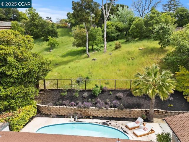 25 Whitehall Dr, Orinda CA: https://media.crmls.org/mediaz/2444001f-d887-4e93-8d90-ea69e130066c.jpg