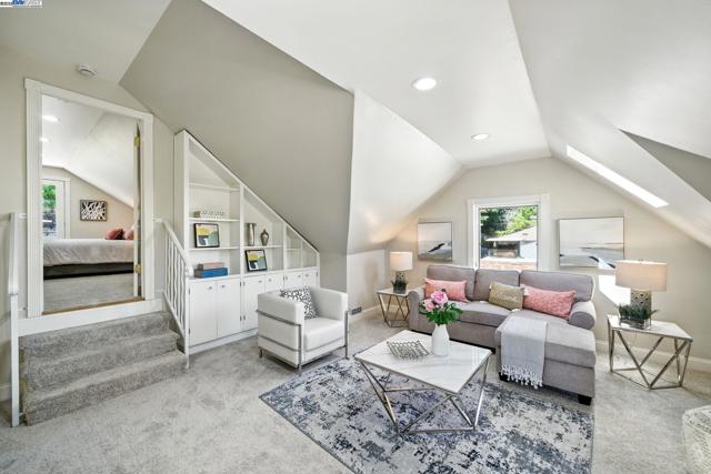 3357 Jordan Rd, Oakland CA: https://media.crmls.org/mediaz/24444f3a-db6c-402d-a2e9-fd68b9db99cb.jpg