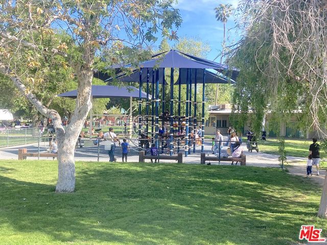 4915 Tyrone Avenue, Sherman Oaks CA: https://media.crmls.org/mediaz/24446acf-abff-4e37-8e5c-e627d634928e.jpg