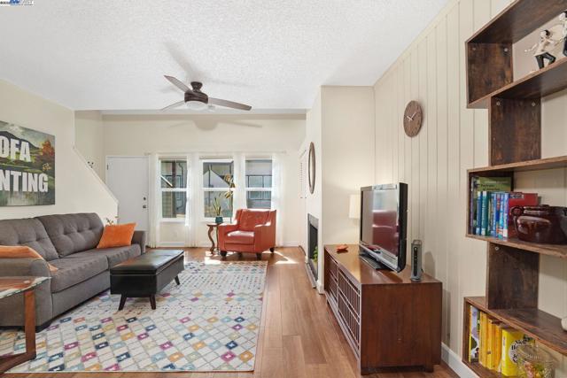 627 Military E St, Benicia CA: https://media.crmls.org/mediaz/24450524-d3dc-4a63-9c61-06388a0eb3aa.jpg