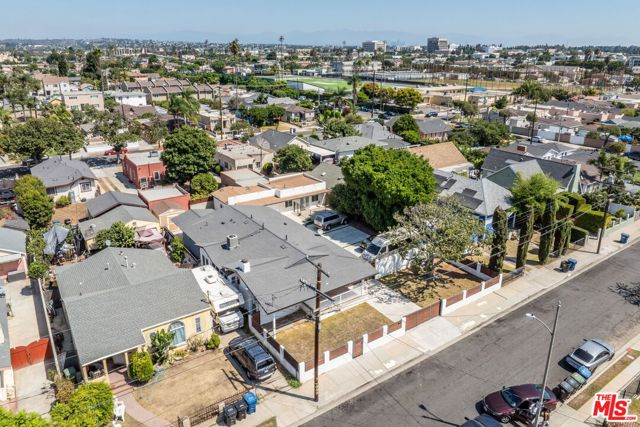 519 W Elm Avenue, Inglewood CA: https://media.crmls.org/mediaz/24452fa4-5021-497d-a4cf-7840a3cfa72f.jpg