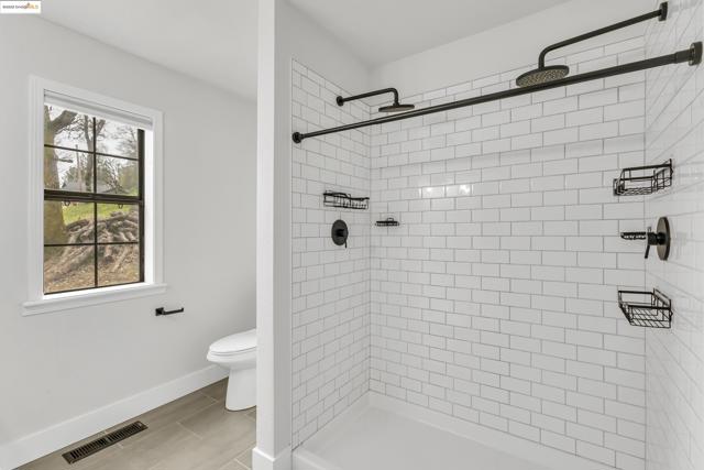 16806 Brewer Rd, Grass Valley CA: https://media.crmls.org/mediaz/24455e33-7107-4945-b852-72ca8a68f68f.jpg
