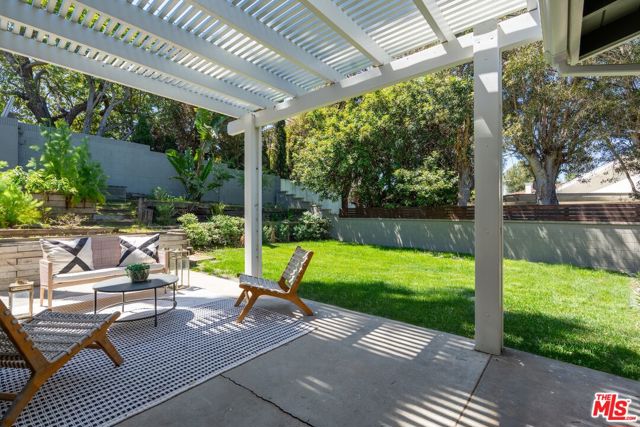 7248 W 88th Place, Los Angeles CA: https://media.crmls.org/mediaz/24458df4-4c4f-4058-8f11-41d0aa466c7b.jpg
