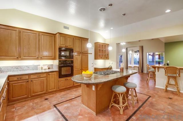 14442 Ranch Trail Drive, El Cajon CA: https://media.crmls.org/mediaz/244680e1-f84a-45d5-bed8-c2daa355c496.jpg