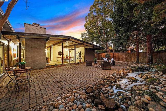 4004 Salem St, Concord CA: https://media.crmls.org/mediaz/2447023e-bec2-4aaa-86f6-f15fef80ae13.jpg