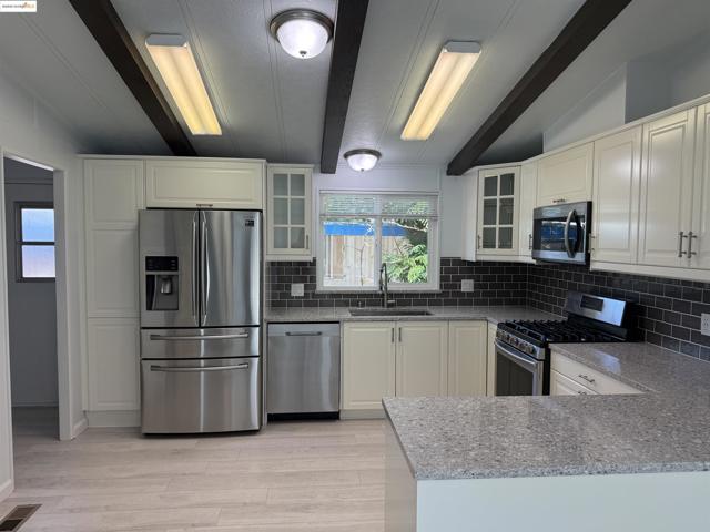 841 W Brannan Island Rd, Isleton CA: https://media.crmls.org/mediaz/24471dfd-3d1b-4554-bb62-f413ea08ff22.jpg