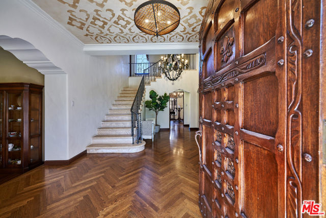 519 N ALTA Drive, Beverly Hills CA: https://media.crmls.org/mediaz/24474666-0458-41e0-ba12-05f2222fe530.jpg