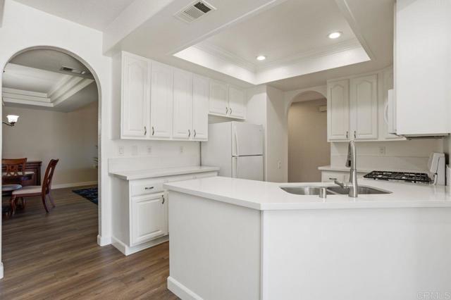 3325 Genoa Way, Oceanside CA: https://media.crmls.org/mediaz/24477b9d-1789-4e2d-aaaa-fa48aaf13443.jpg