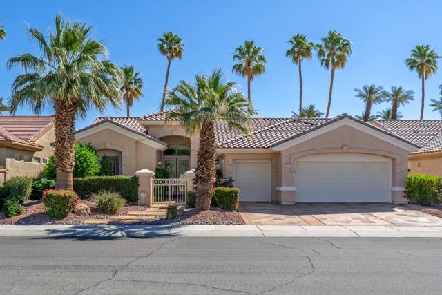 78364 Grape Arbor Avenue, Palm Desert CA: https://media.crmls.org/mediaz/24480aa9-e3e0-461d-9340-676ae5476732.jpg