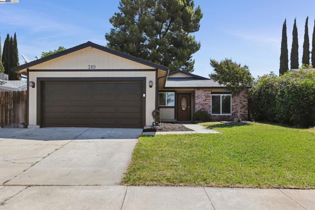 310 S Central Ave, Tracy CA: https://media.crmls.org/mediaz/24486bd1-b3e2-4fab-bb0b-8a5c9cf893a1.jpg