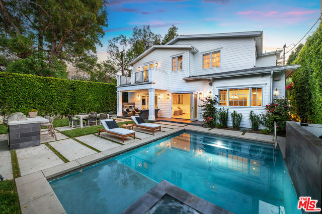 4402 Ledge Avenue, Toluca Lake CA: https://media.crmls.org/mediaz/2448b83c-ac92-4829-96df-2608631172d6.jpg