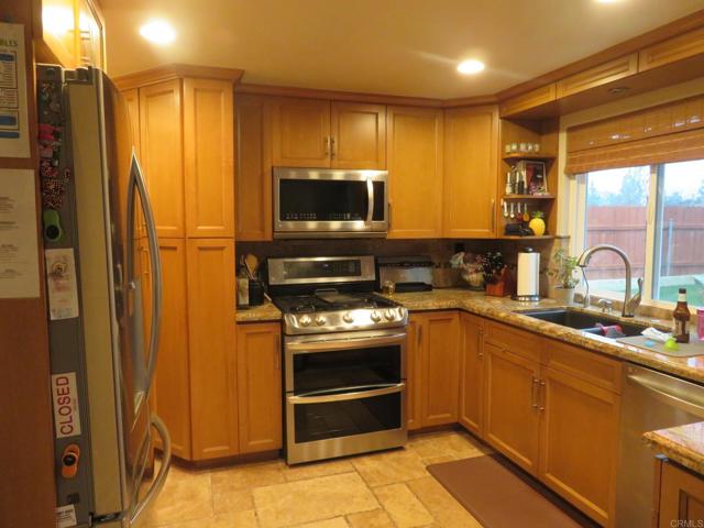 Detail Gallery Image 9 of 31 For 1913 Clearbrook Dr, Chula Vista,  CA 91913 - 4 Beds | 2/1 Baths