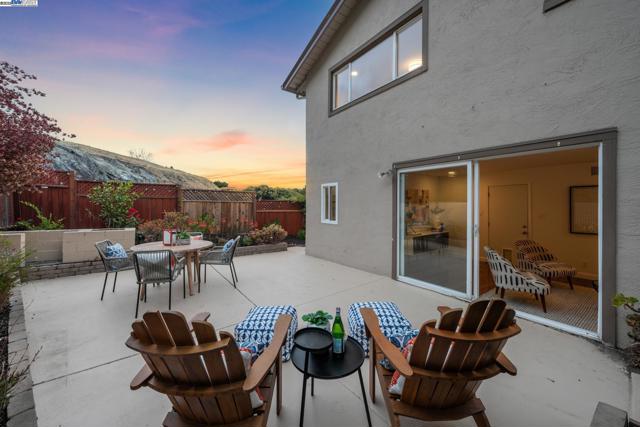 598 CRESTMONT DRIVE, Oakland CA: https://media.crmls.org/mediaz/24491b4d-8b20-4ad9-9fd8-d365f5a1a60a.jpg