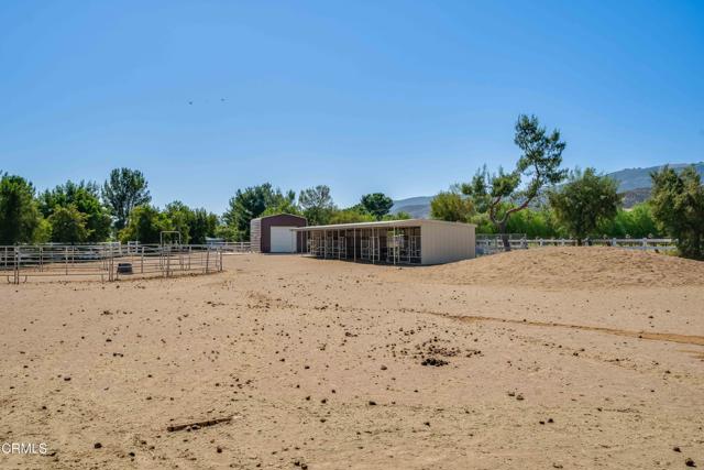 35135 Caprock Road, Santa Clarita CA: https://media.crmls.org/mediaz/2449393a-f267-403b-af17-7c73869aefde.jpg