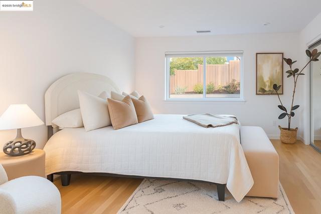 207 Cambridge Ave, Kensington CA: https://media.crmls.org/mediaz/24495dd6-ffa0-4045-8cab-7d625815dcbf.jpg