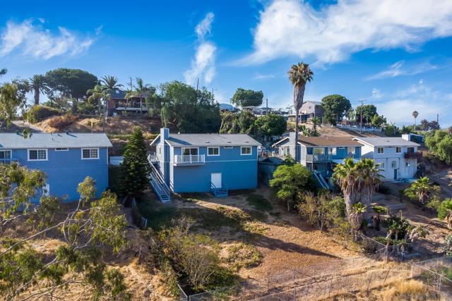 1180 Evelyn St, San Diego CA: https://media.crmls.org/mediaz/2449679e-68dc-4a44-a0fe-82f1f4fa8377.jpg