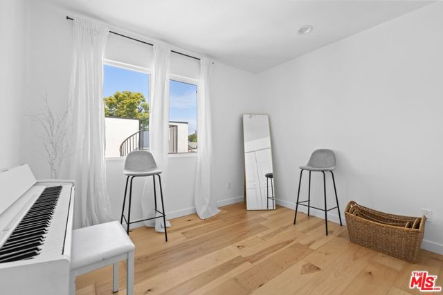 3170 Glenmanor Place, Los Angeles CA: https://media.crmls.org/mediaz/24499233-7926-457b-b659-4e9c4d96c132.jpg