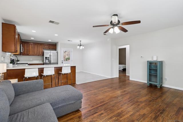 7282 University Ave, La Mesa CA: https://media.crmls.org/mediaz/244af198-604e-4e35-9950-17657ee5fa6f.jpg