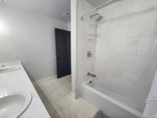 1127 Mataro Ct, Pleasanton CA: https://media.crmls.org/mediaz/244b23e8-f65b-4445-be9e-03a661e88ed7.jpg