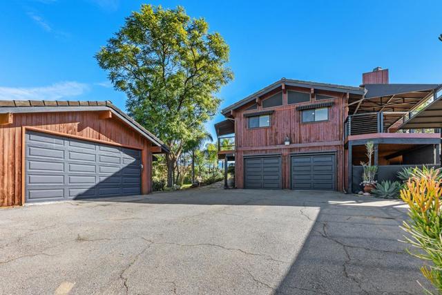30830 Ranch Creek Rd, Valley Center CA: https://media.crmls.org/mediaz/244bda46-00bf-419f-b5d9-bdef86d57cd8.jpg