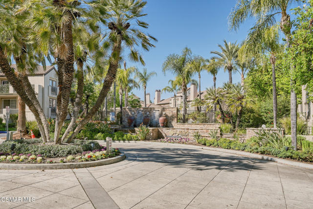 24145 Del Monte Drive, Valencia CA: https://media.crmls.org/mediaz/244bf677-a16a-4df5-b39b-0b627dfd38e2.jpg