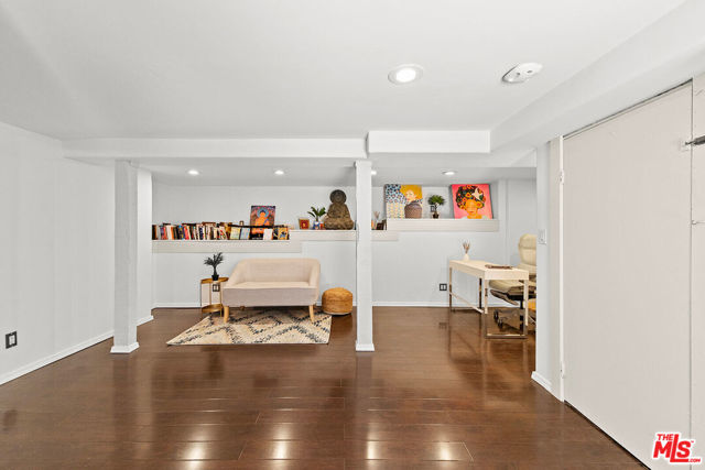 6626 Cahuenga Terrace, Los Angeles CA: https://media.crmls.org/mediaz/244c60db-5d12-4aa5-8075-3588c8f09257.jpg