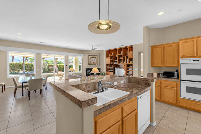 29 Calle La Reina, Rancho Mirage CA: https://media.crmls.org/mediaz/244cbc4a-9bdc-47b3-a3bc-7c995109e6de.jpg
