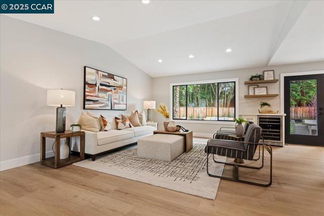 721 Sinnet Ct, Danville CA: https://media.crmls.org/mediaz/244cd9b3-ee27-43d4-923e-b2c9496322d4.jpg