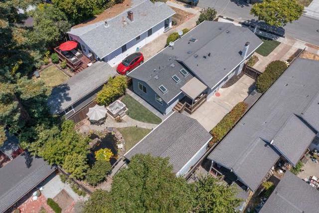 833 Linden Avenue, Burlingame CA: https://media.crmls.org/mediaz/244d77e1-5846-4b84-a280-cea52aabeefb.jpg
