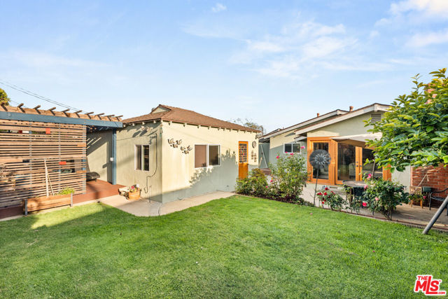 6347 W 84th Street, Los Angeles CA: https://media.crmls.org/mediaz/244d84e2-d2b1-4d7e-9785-d25a4898e512.jpg