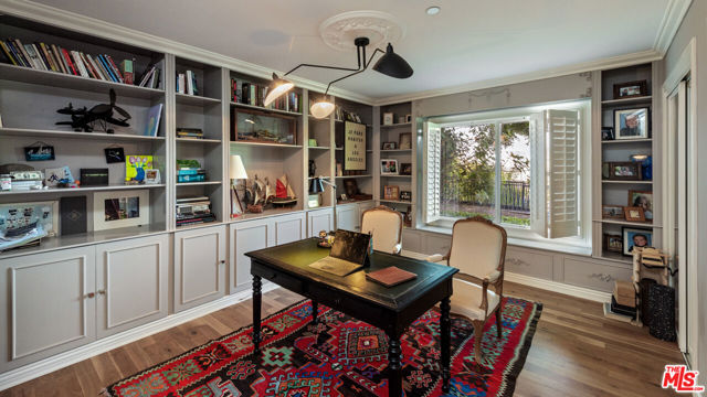 10900 Terryview Drive, Studio City CA: https://media.crmls.org/mediaz/244d877e-1679-4775-9404-1acc65d7aca0.jpg