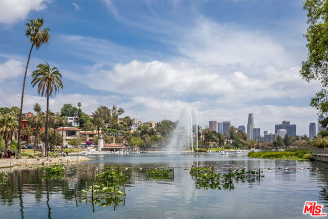 1912 W Liberty Court, Los Angeles CA: https://media.crmls.org/mediaz/244dbb69-704c-4f05-81fe-40e3d90d7a0d.jpg