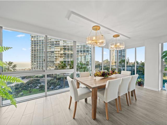 1750 Avenida Del Mundo, Coronado CA: https://media.crmls.org/mediaz/244e479e-342f-4cdc-ab28-5863918952f5.jpg