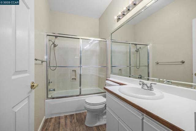 2584 Oak Rd, Walnut Creek CA: https://media.crmls.org/mediaz/244e7368-ef84-495b-855e-20c6787fdb32.jpg