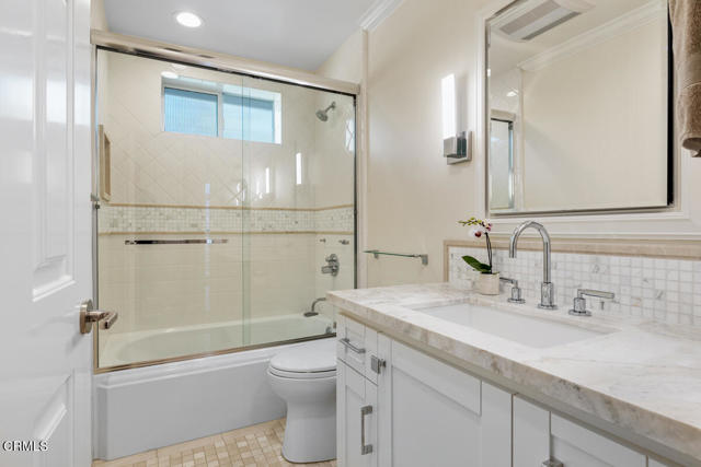 5109 Redwillow Lane, La Canada Flintridge CA: https://media.crmls.org/mediaz/244eb111-2c20-43a3-a409-7cf660d3d39a.jpg