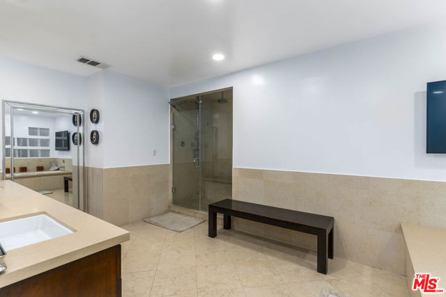 15405 Valley Vista Boulevard, Sherman Oaks CA: https://media.crmls.org/mediaz/244eef3f-c5fd-49c5-af19-f59a4877ad18.jpg