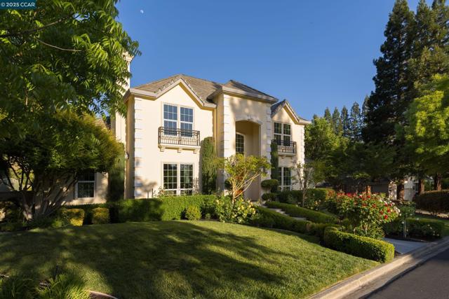5427 Blackhawk Dr, Danville CA: https://media.crmls.org/mediaz/244f35d3-d0e3-4e77-84a1-a25591dc354a.jpg