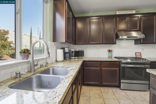 2536 Tomales Bay Dr, Bay Point CA: https://media.crmls.org/mediaz/244f87ef-e0b0-469b-b95c-bbaf8bdff96a.jpg