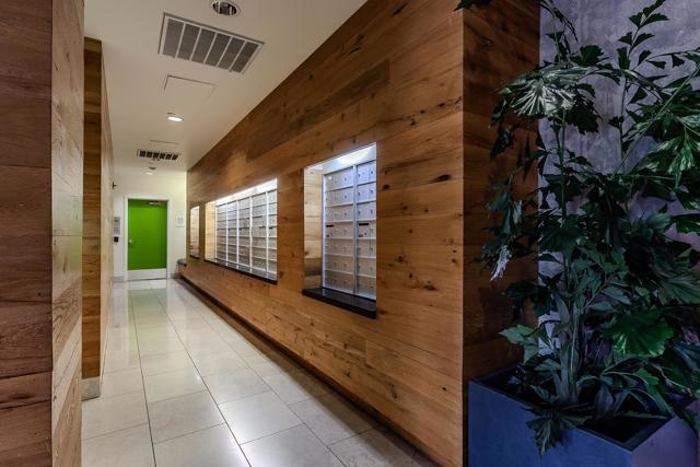 311 Oak Street, Oakland CA: https://media.crmls.org/mediaz/244f8fb6-41d3-4b79-913d-3ed982c18e34.jpg