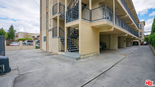 5342 Lexington Avenue, Los Angeles CA: https://media.crmls.org/mediaz/244fa1d1-5c5c-4ea4-b673-ead0058ea6ee.jpg