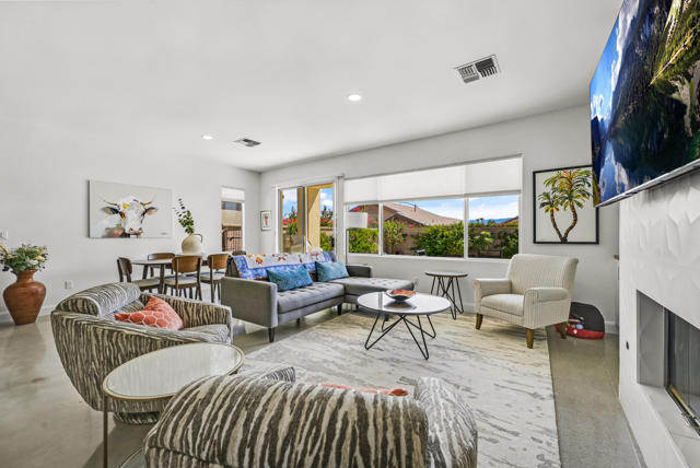 78189 Kensington Avenue, Palm Desert CA: https://media.crmls.org/mediaz/244fa2cb-499f-4d47-a935-b5025cf7e55a.jpg