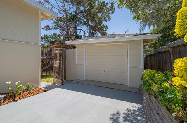 189 Via Gayuba, Monterey CA: https://media.crmls.org/mediaz/244ff9d6-fe1c-4875-915c-20b17269f268.jpg