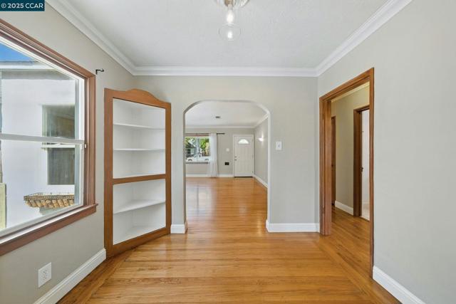 3832 33rd St, Sacramento CA: https://media.crmls.org/mediaz/245019ed-649c-4fa7-a356-8d89a0ce4a20.jpg