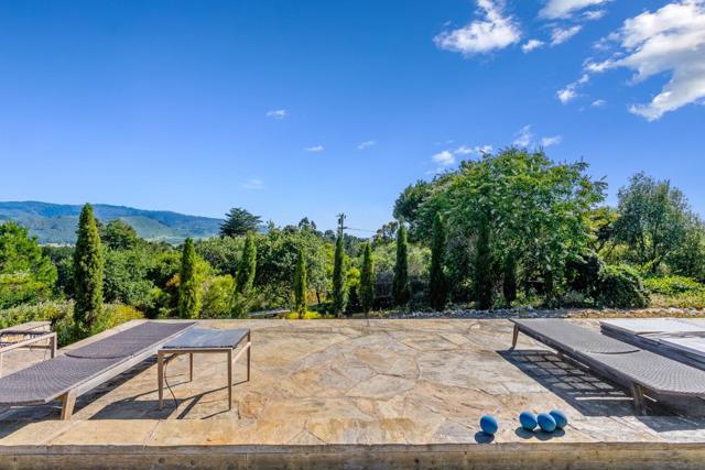 25550 Rio Vista Drive, Carmel CA: https://media.crmls.org/mediaz/24505e3d-2b12-4b06-beb3-36988a0f69c0.jpg