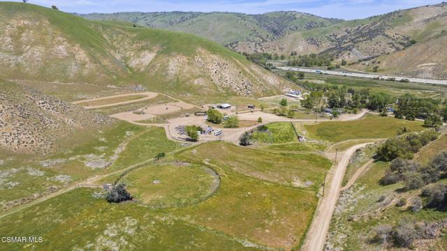 2837 Clear Canyon Road, Lebec CA: https://media.crmls.org/mediaz/24506354-7502-4668-9062-7f5192e1ce90.jpg