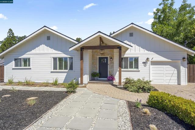 273 Valle Vista Dr, Danville CA: https://media.crmls.org/mediaz/2450cb08-e8cc-4c3a-a682-04ba8c82e4a9.jpg
