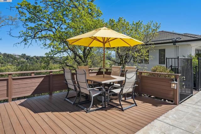 11 Leslyn Lane, Lafayette CA: https://media.crmls.org/mediaz/2450e31e-fe7d-47b5-a623-81d6440272c2.jpg