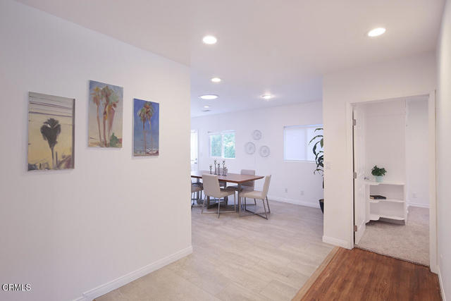 5245 Bubbling Well Lane, La Canada Flintridge CA: https://media.crmls.org/mediaz/2451baea-f487-465c-ae81-130e309a1035.jpg
