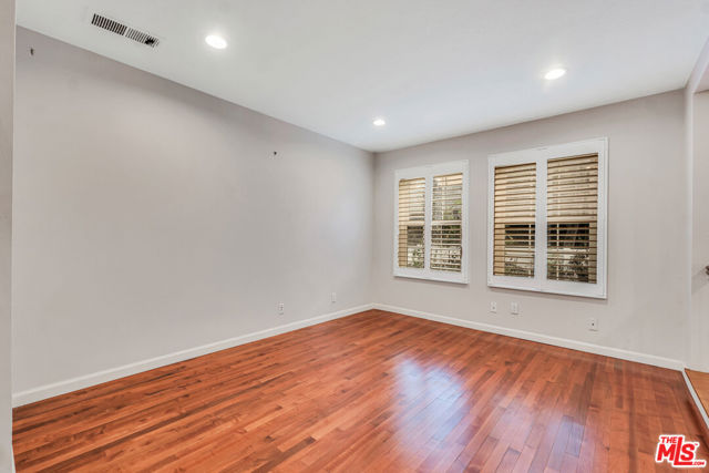20950 Oxnard Street, Woodland Hills CA: https://media.crmls.org/mediaz/24521c2a-c6b9-41db-8659-8c14aa03fed5.jpg