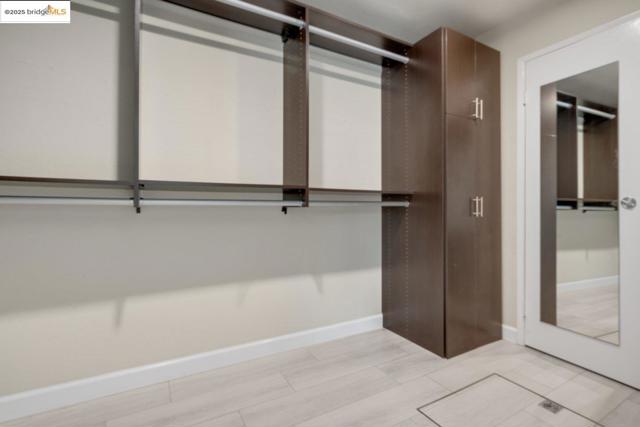 8711 Mountain Blvd, Oakland CA: https://media.crmls.org/mediaz/2452526a-a4dc-4d36-9695-ffe4dc090de4.jpg
